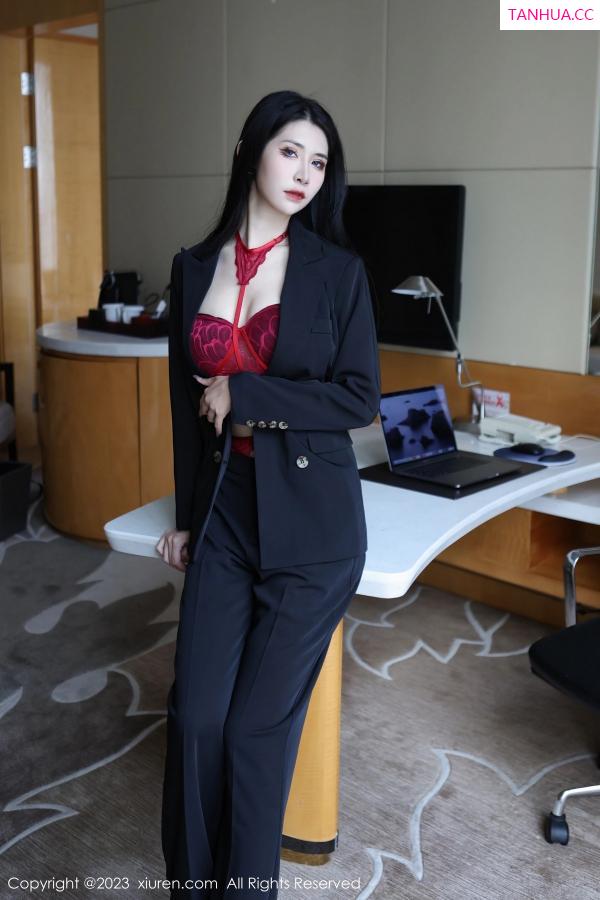 林依娜  [XiuRen]高清写真图 2023.03.13 No.6402 依娜Yina 美腿新人第21张图片